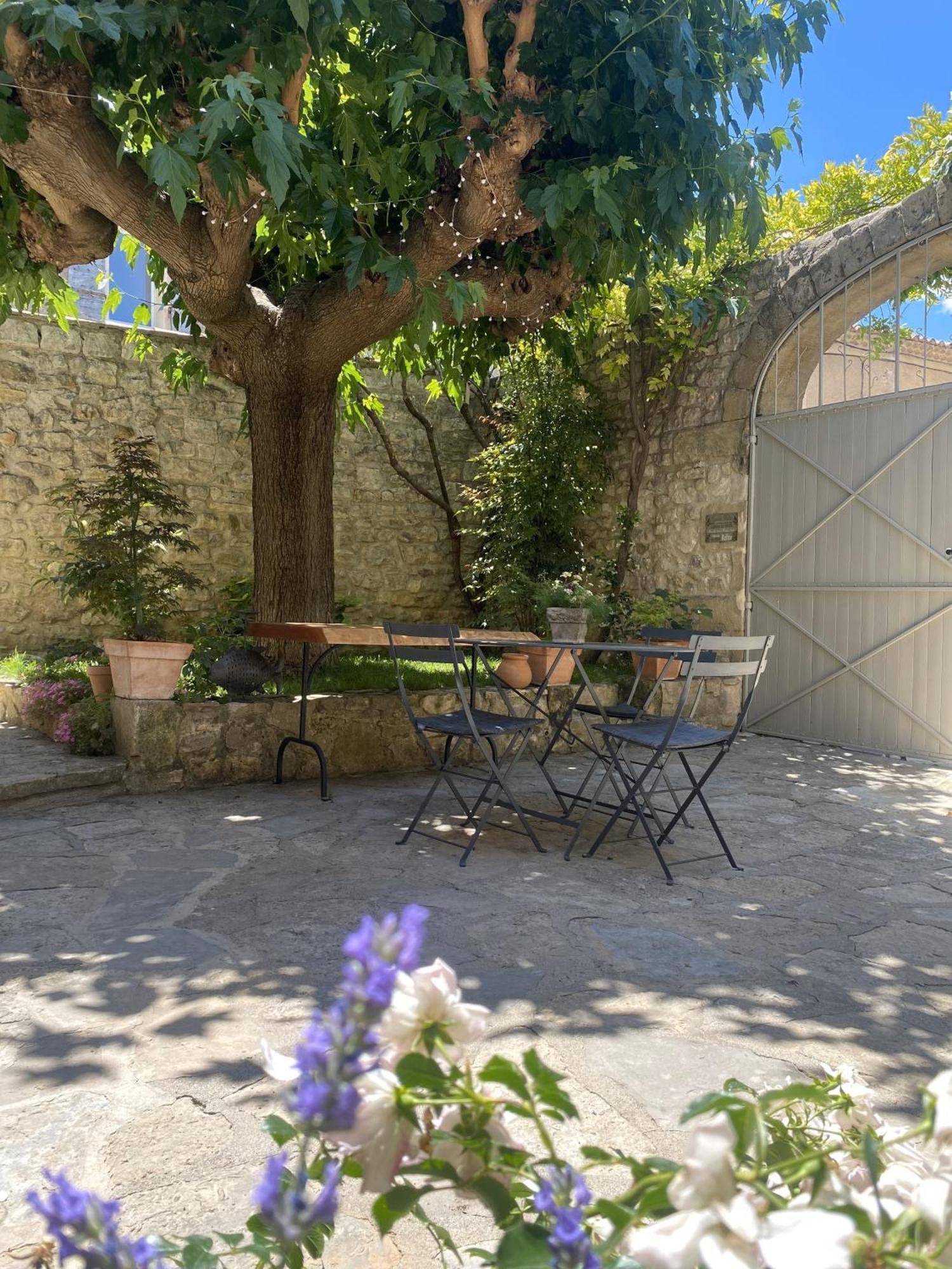 Bed and Breakfast La Dame Jeanne Fontanes  Exterior foto